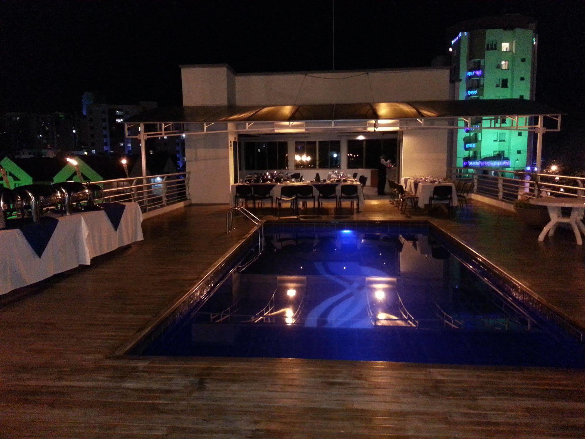 פריירה Top Deck Hotel מראה חיצוני תמונה