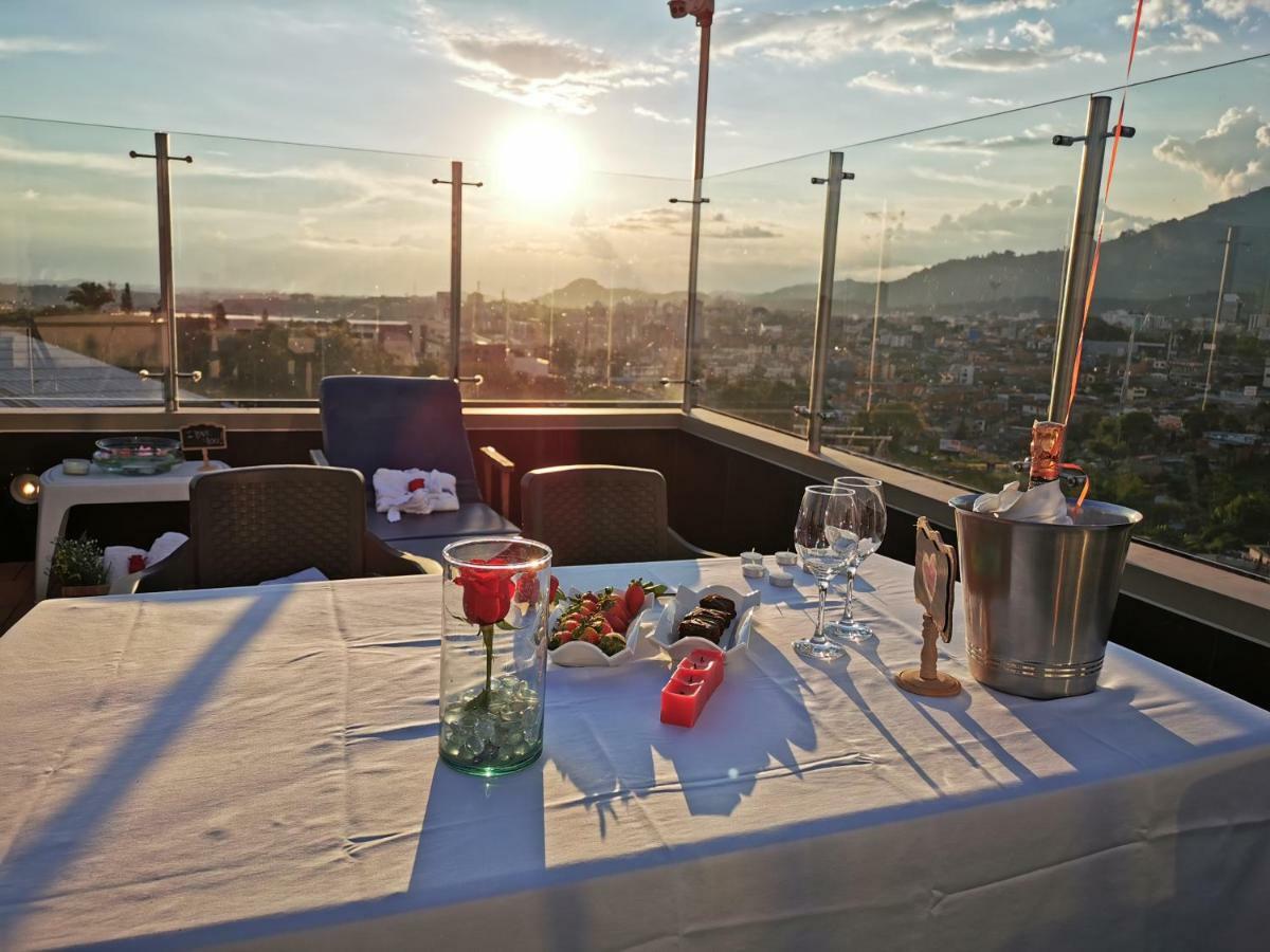 פריירה Top Deck Hotel מראה חיצוני תמונה