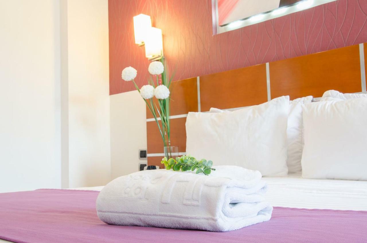 פריירה Top Deck Hotel מראה חיצוני תמונה